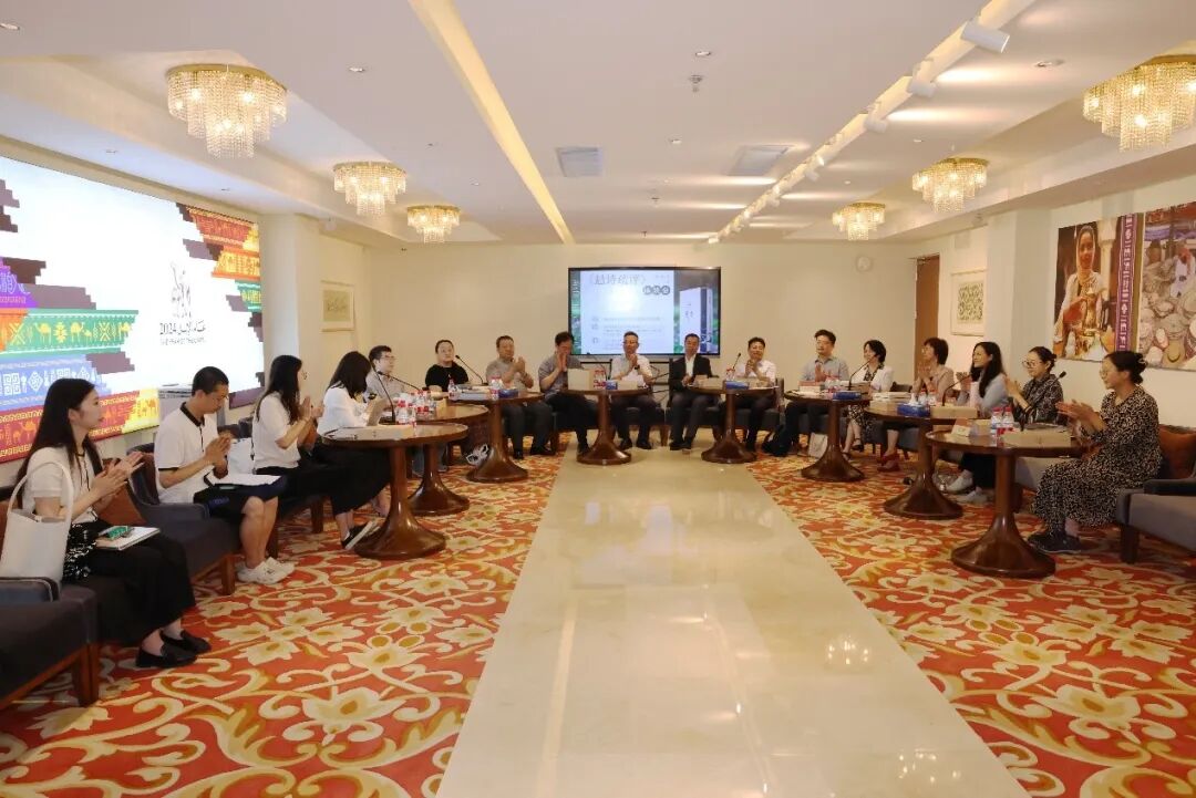 悬诗疏评座谈会.jpg